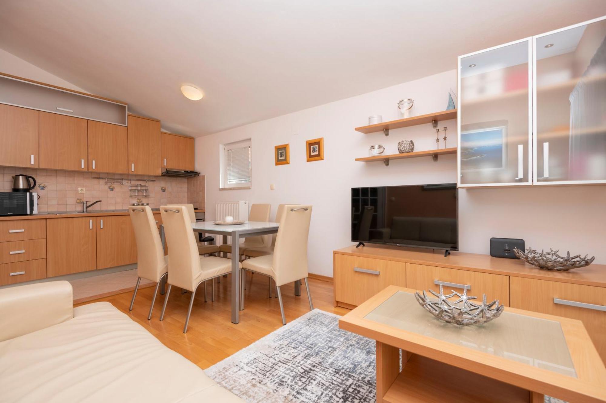Family Apartments Marita Makarska Bagian luar foto