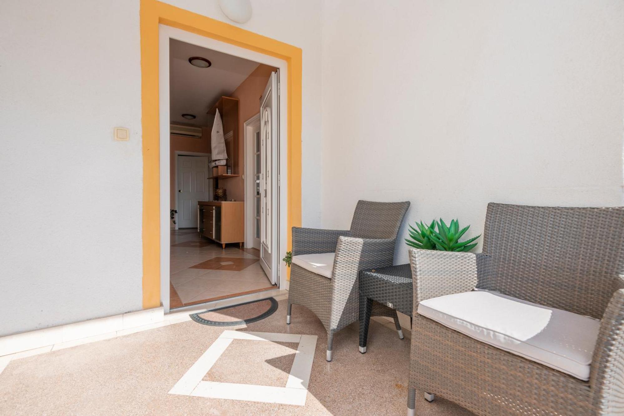 Family Apartments Marita Makarska Bagian luar foto