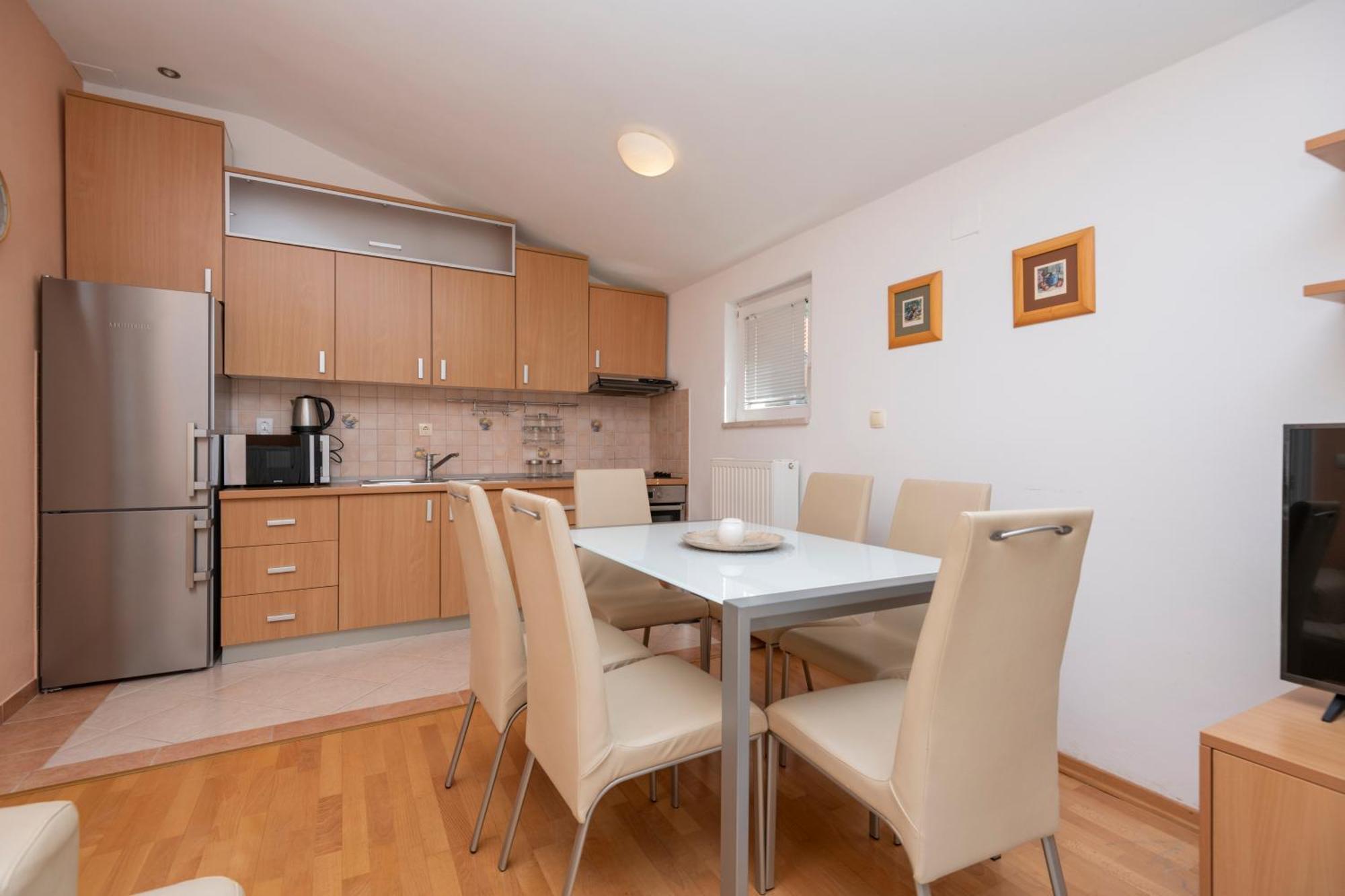 Family Apartments Marita Makarska Bagian luar foto