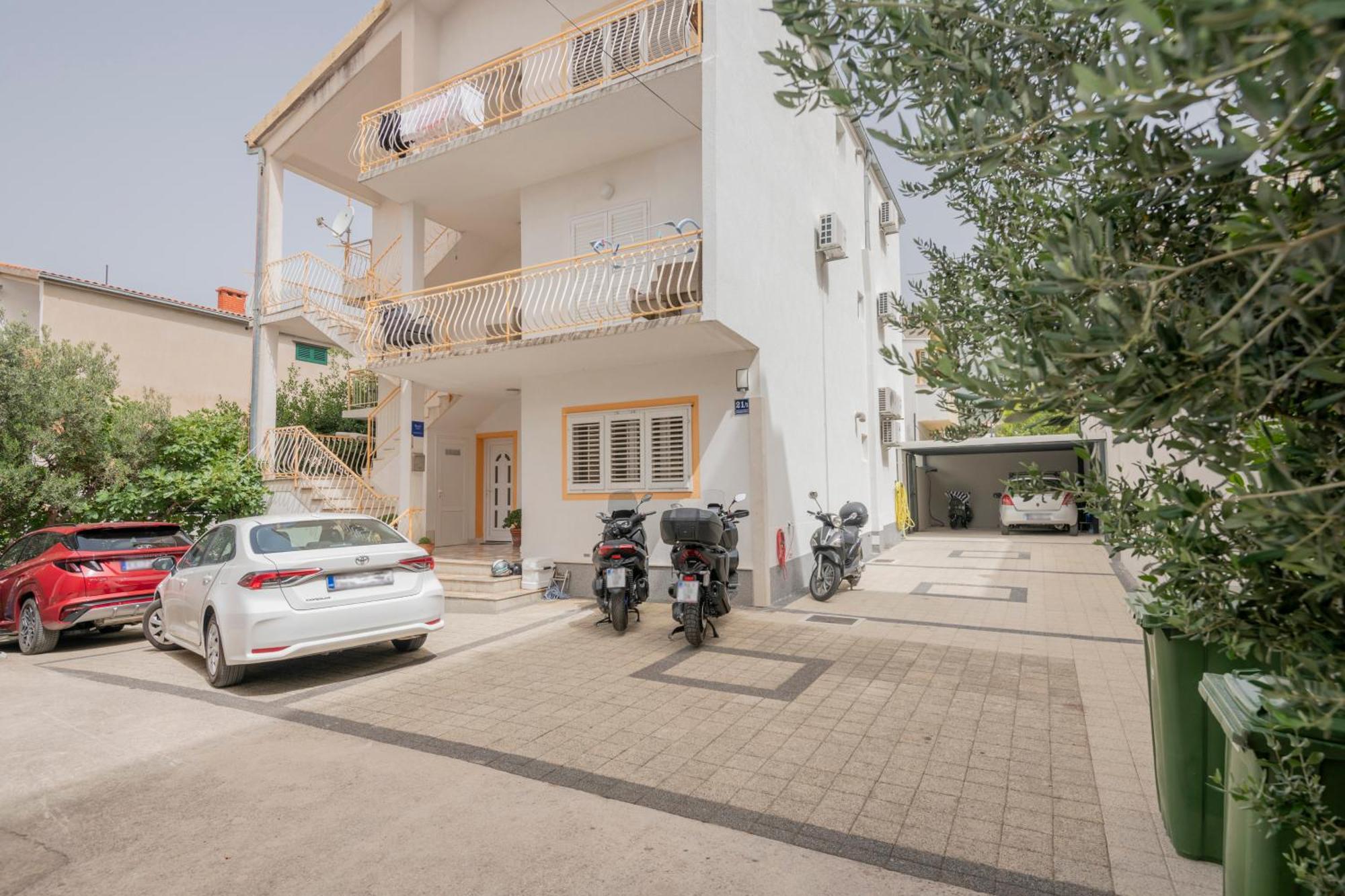 Family Apartments Marita Makarska Bagian luar foto