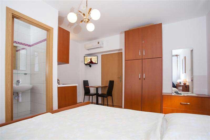 Family Apartments Marita Makarska Bagian luar foto
