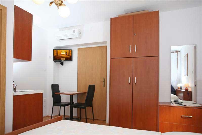 Family Apartments Marita Makarska Bagian luar foto