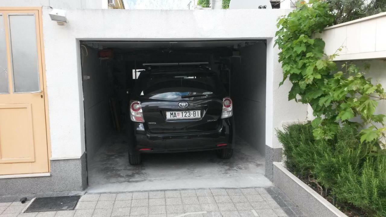Family Apartments Marita Makarska Bagian luar foto