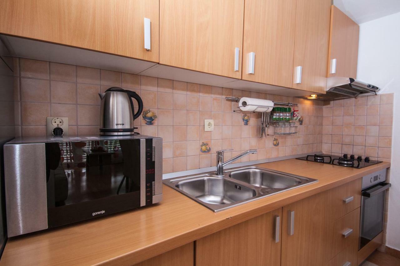 Family Apartments Marita Makarska Bagian luar foto