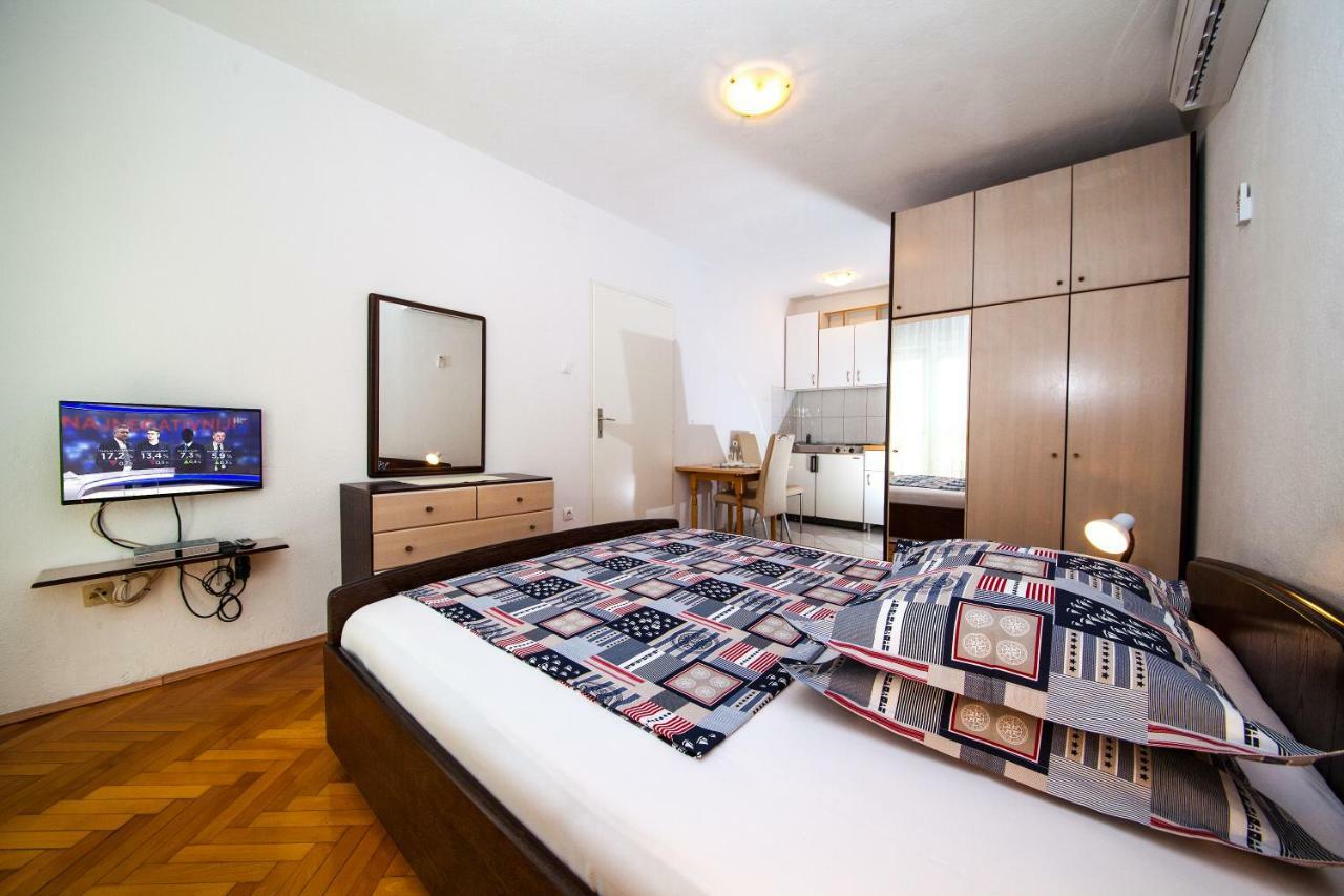 Family Apartments Marita Makarska Bagian luar foto