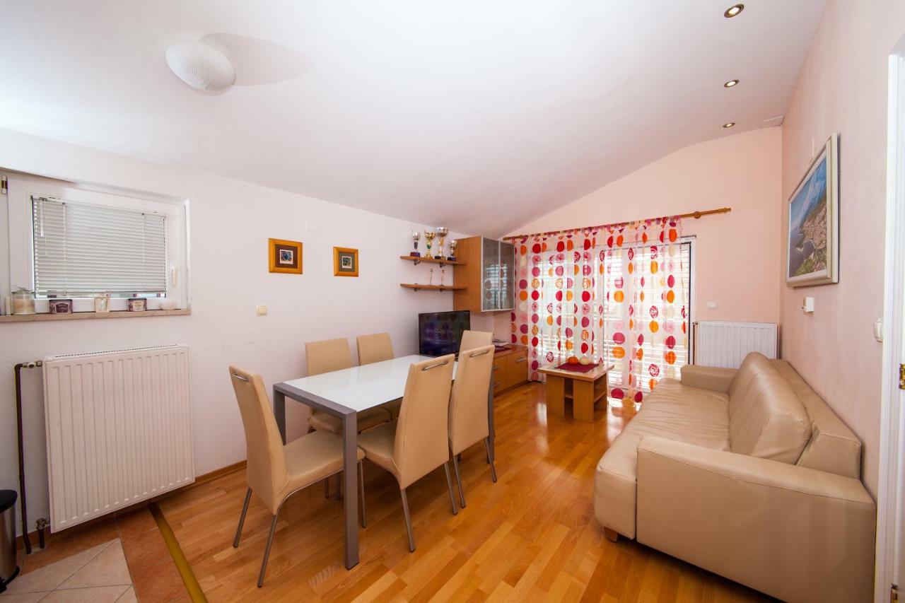 Family Apartments Marita Makarska Bagian luar foto
