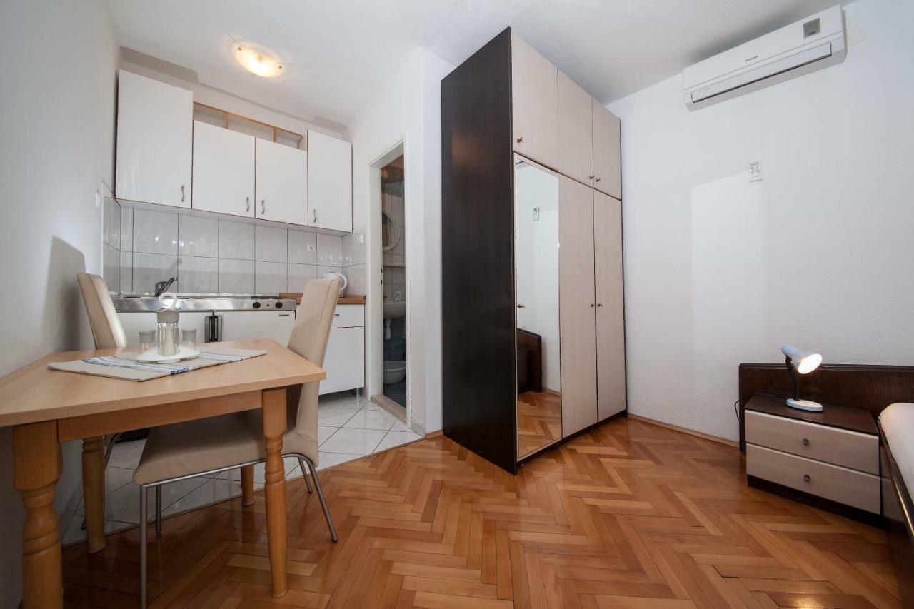 Family Apartments Marita Makarska Bagian luar foto