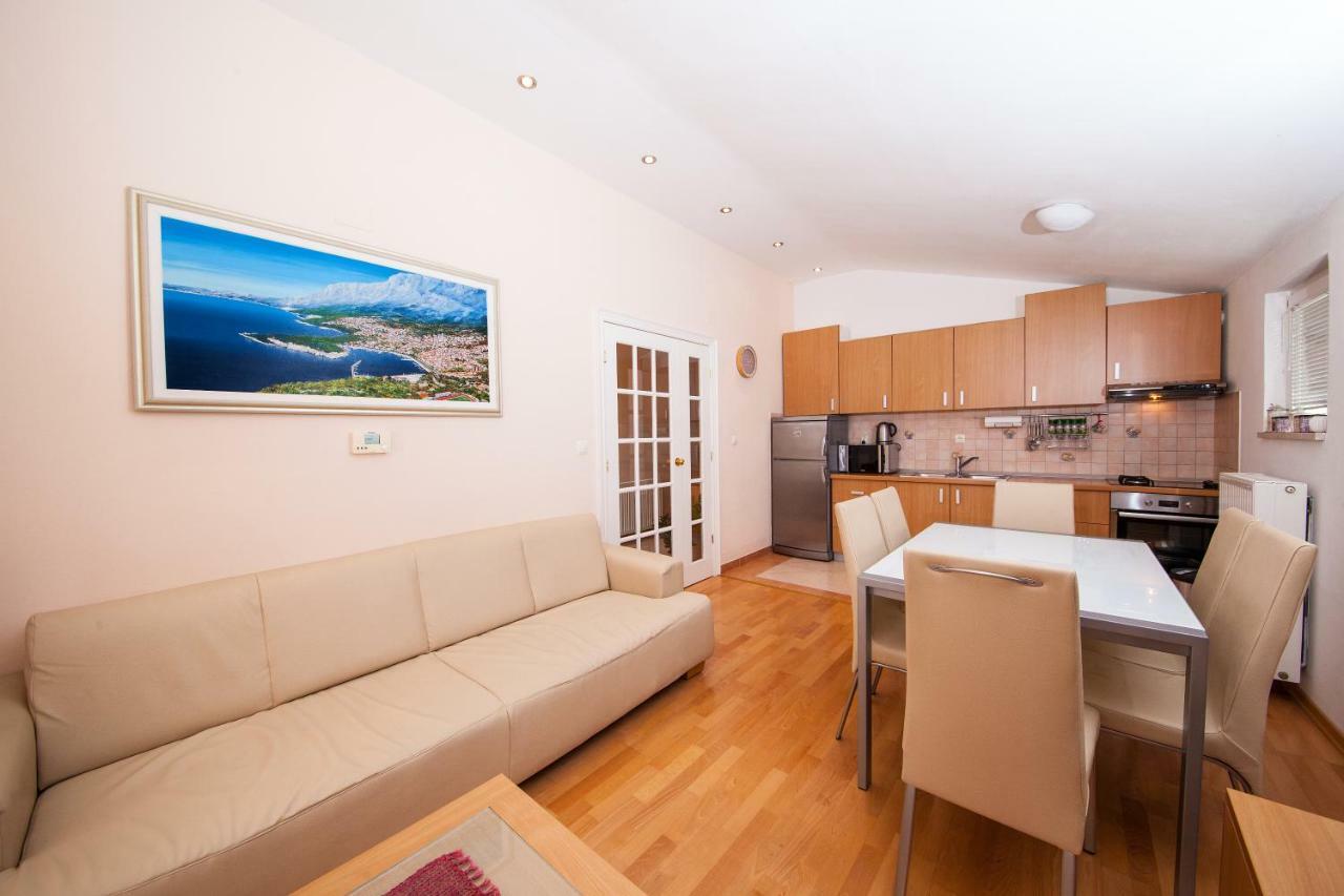 Family Apartments Marita Makarska Bagian luar foto