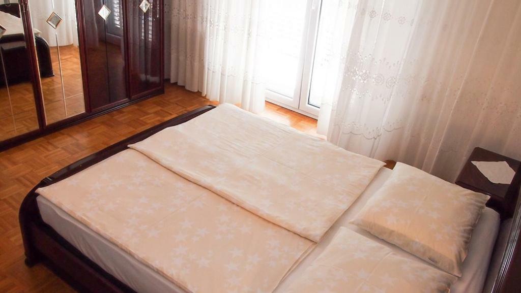 Family Apartments Marita Makarska Bagian luar foto